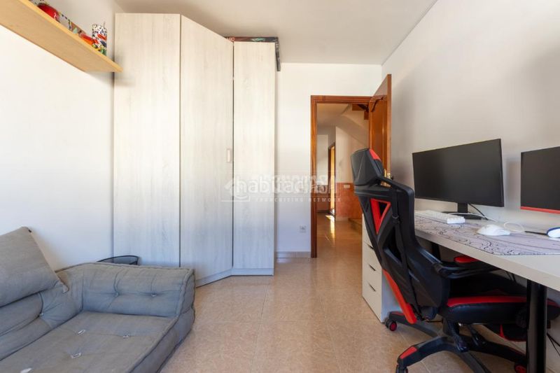 Foto 0cc22d2a-84b6-4ac3-8c7d-de0908121ee0. Casa aparellada amb calefacció aparcament a Campclar Tarragona