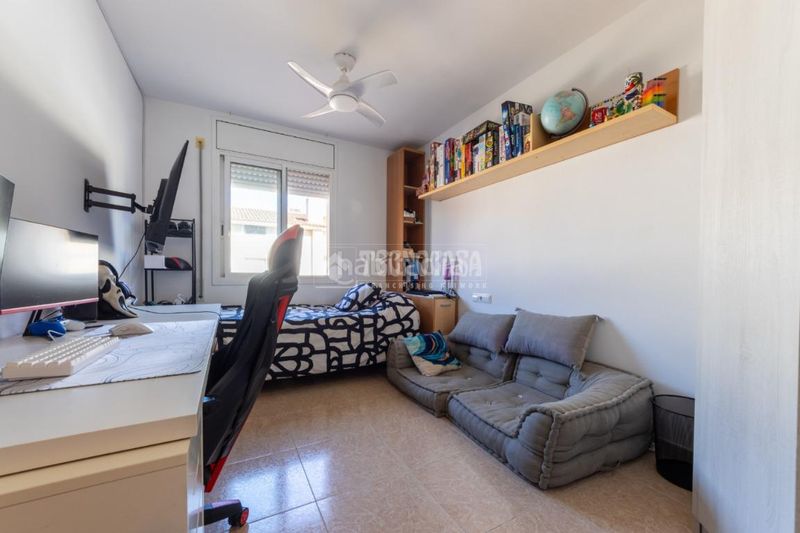 Foto af1888d2-94c0-4232-928d-bb881fb36e40. Casa aparellada amb calefacció aparcament a Campclar Tarragona