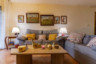 Casa aparellada  Carrer riu corb. Casa en venta en tarragona