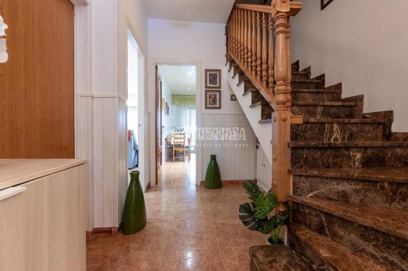 Foto e84dc8c4-d715-4fe2-9a5b-e1a3f3561c2e. Casa aparellada a Campclar Tarragona