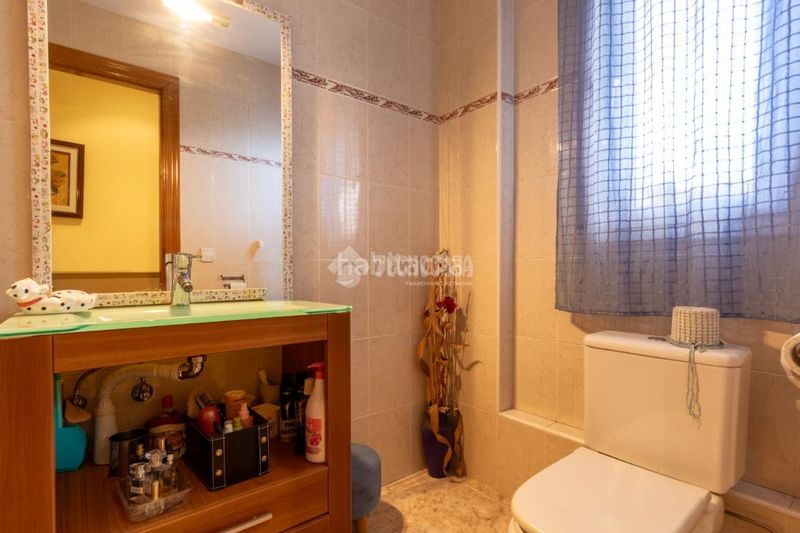 Foto 40de3a44-eb27-4107-a580-5008a562970c. Casa aparellada amb aparcament a Campclar Tarragona