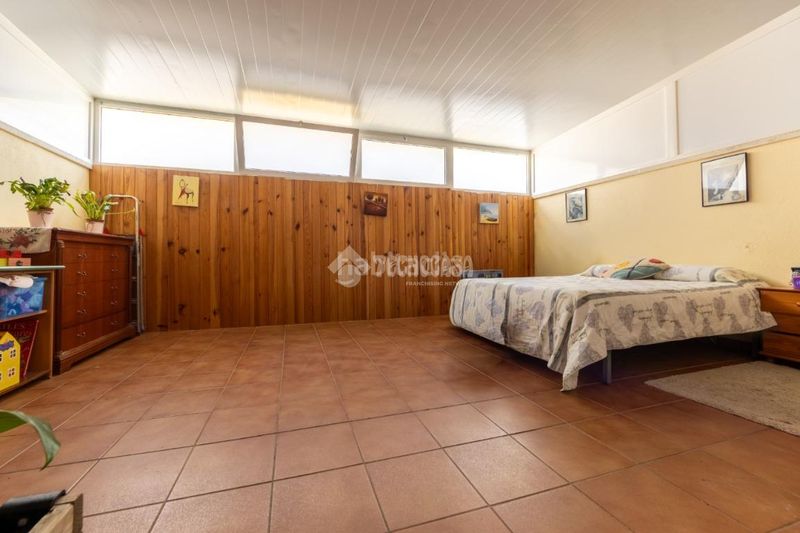 Foto 9b6fe400-3667-4bc4-8b84-d2714f73b16c. Casa aparellada amb aparcament a Campclar Tarragona
