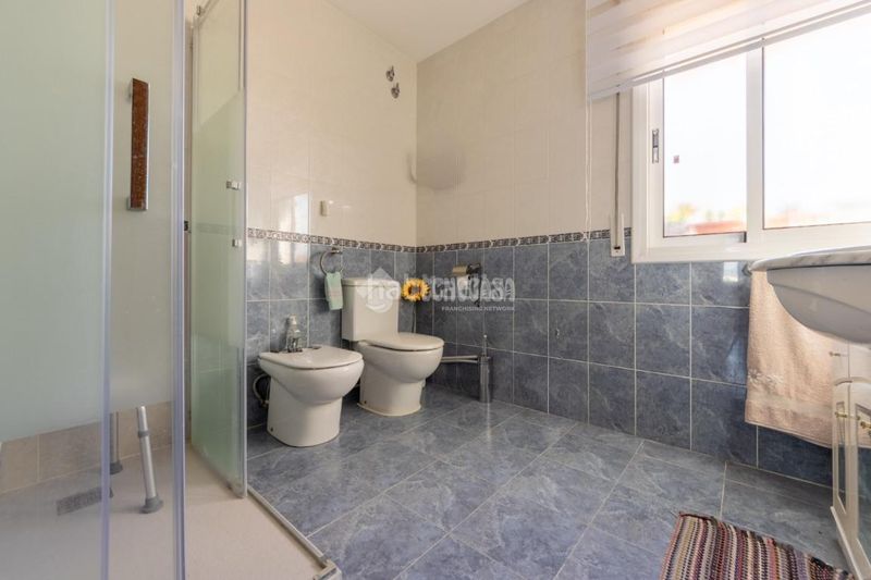 Foto a3e7e1c3-37ae-4f17-a8f1-c1c44676a900. Casa aparellada amb aparcament a Campclar Tarragona