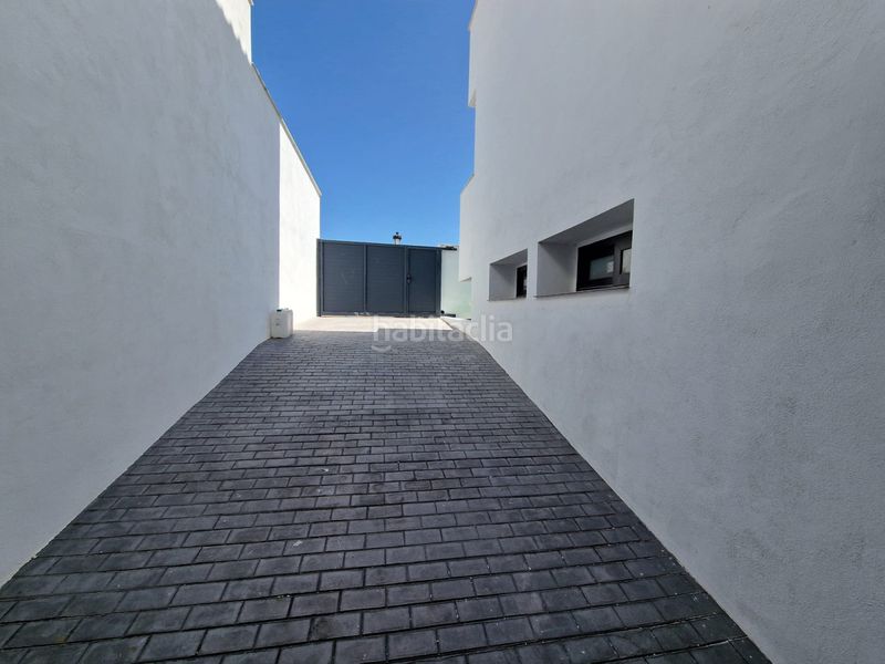 Foto 521b38a9-ce42-4d6a-b5e9-4f95739e3698. Casa adossada amb piscina a Manilva pueblo Manilva