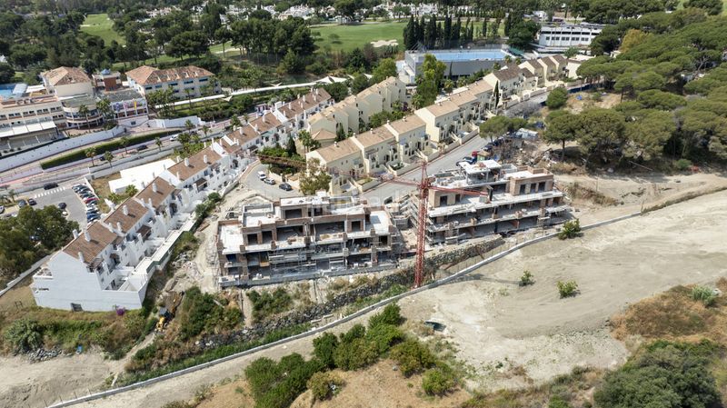 Foto 25f82712-4240-4d61-8da2-89f7a8bc560a. Apartament amb aparcament piscina a Divina Pastora Marbella