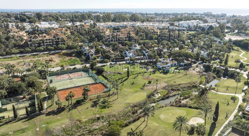 Foto b8f1e6d5-0c79-4c4c-bba5-f502fe6e8b1c. Chalet en Centro Estepona