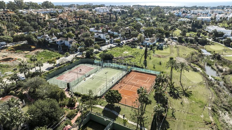 Foto f49f59bf-b771-49d8-ba72-8024ae18e0a1. Chalet en Centro Estepona