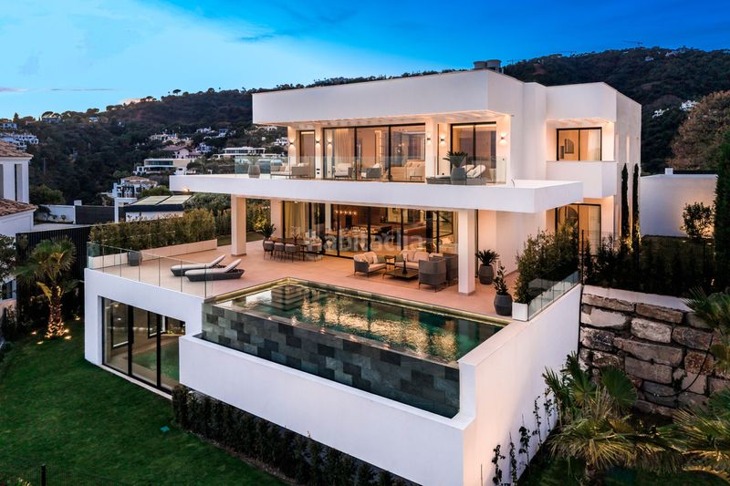 Foto 77a319e9-3a0d-4815-b2e2-b1dfc3355daa. Chalet en Centro Estepona