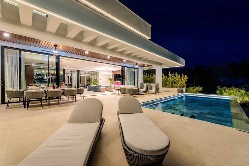 Foto f5ddc6d7-79ec-4e37-9e2d-2f855cc05c16. Chalet en Centro Estepona