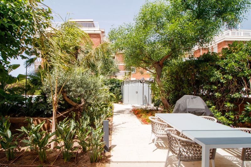 Foto 31673324-56b5-4ae2-8721-5244e57ce38c. Casa amb calefacció aparcament piscina a Baixador Castelldefels