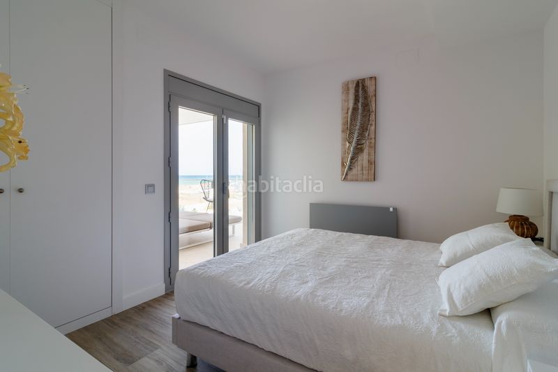 Foto 725b0189-1650-4b91-8d93-5e971506c796. Casa amb calefacció aparcament piscina a Baixador Castelldefels