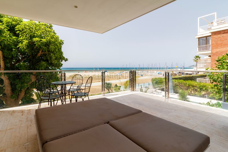 Foto f0b460cb-b7f8-4222-82ae-749965d36a48. Casa amb calefacció aparcament piscina a Baixador Castelldefels