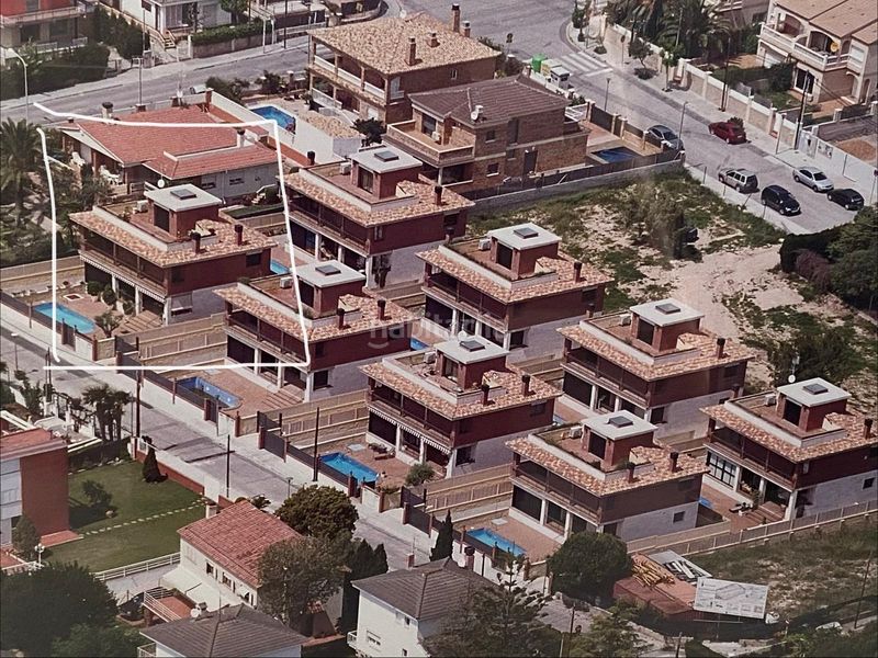 Foto 430e1f66-5502-4e98-b55b-8c3f6b7e9f88. Casa amb calefacció aparcament piscina a Segur de Calafell nucli urbà Segur de Calafell