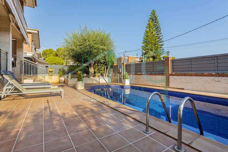 Foto 6bb27acc-c005-4300-b7dd-863b27a6804d. Casa amb calefacció aparcament piscina a Segur de Calafell nucli urbà Segur de Calafell