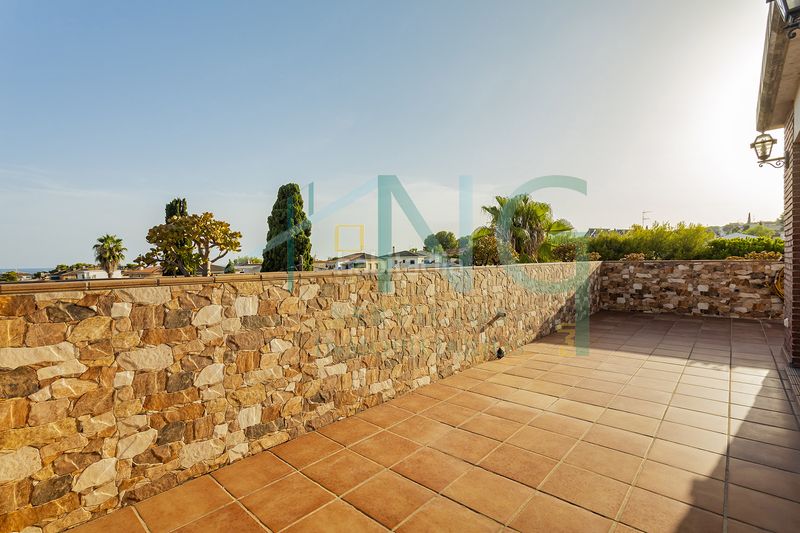 Foto c4b615d5-1451-4c98-b99f-1fdacb97b16f. Casa amb calefacció aparcament piscina a Segur de Calafell nucli urbà Segur de Calafell