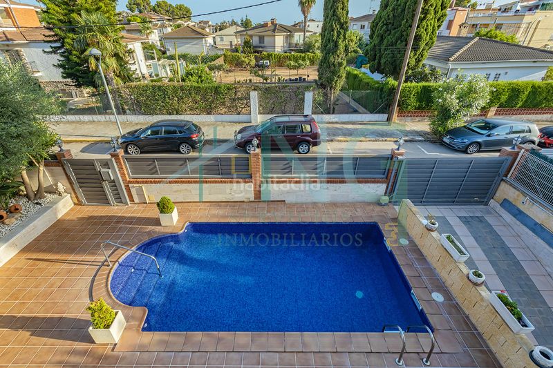 Foto c898f8d6-eca9-4209-b485-bc1d37f01161. Casa amb calefacció aparcament piscina a Segur de Calafell nucli urbà Segur de Calafell