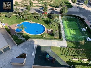 Miete Dachwohnung in Avenida avenida naciones 30. Ático de lujo en pau 5 con amplias terrazas y solárium privado