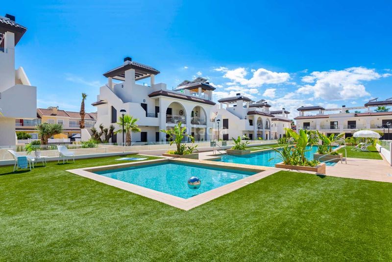 Foto 0290247d-33a0-4fc5-882c-fa4f5c82175e. Casa amb aparcament piscina a Pueblo Bravo Rojales