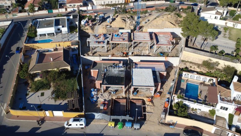 Foto 8a1ee9d9-27b6-4adf-bd17-e28b048aed75. Xalet a Los Balcones y los Altos Orihuela