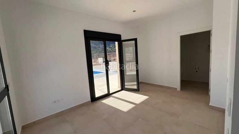 Foto c195d842-15a2-46cb-a032-29daf6e401b1. Chalet en Abanilla