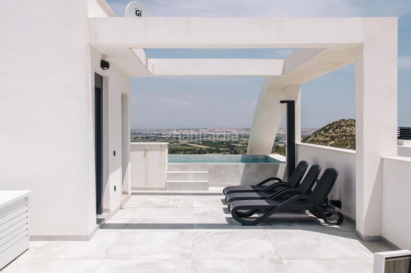 Foto ebcf012a-a94c-4781-8aef-08ea2635e705. Casa adossada amb aparcament piscina a Rojales