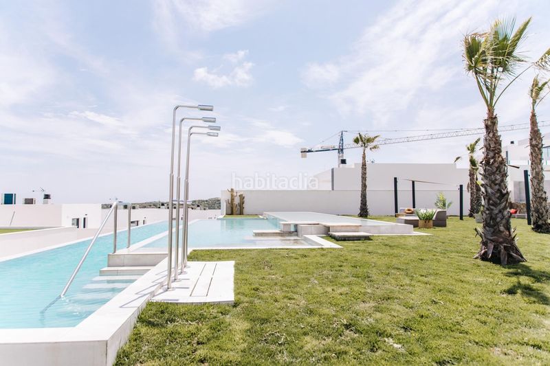 Foto f86b72be-523a-475a-9cb9-00c089d1bca0. Casa adossada amb aparcament piscina a Rojales