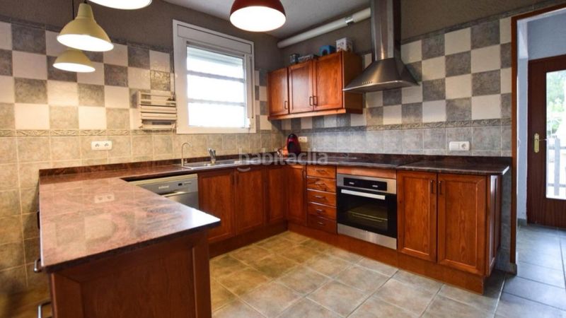 Foto 0bb8a9b4-684b-4d53-bde0-4d305f91eb29. Masia a Santa Oliva