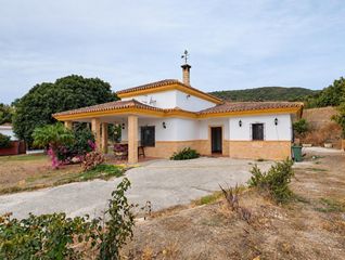 Masia a Altos de Estepona. Finca con dos viviendas, piscina y vistas panorámicas en estepon