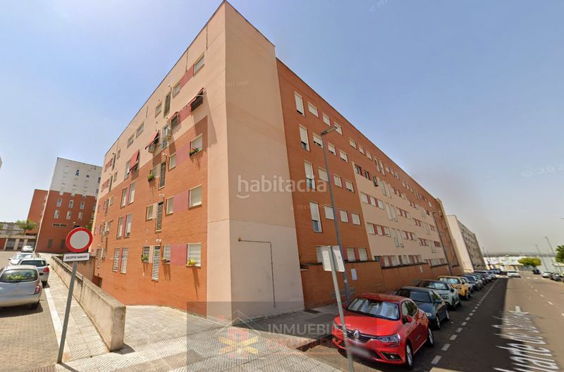 Foto 9fc4ee51-1541-4098-b9ed-81b1b4643adf. Pis amb aparcament a Golf Guadiana Badajoz