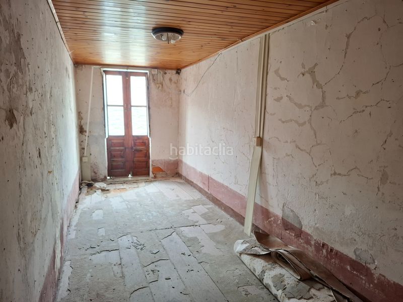 Foto 1db5a762-1dea-459c-8455-9a2e9f273941. Casa adosada en calle luis trelles 17 casa a restaurar en Viveiro