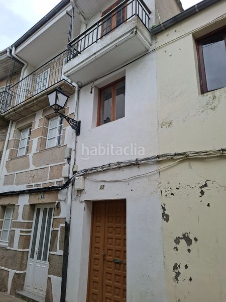 Foto 8b36cc0b-b631-4e2d-95c6-d56eb194c8af. Casa adosada en calle luis trelles 17 casa a restaurar en Viveiro