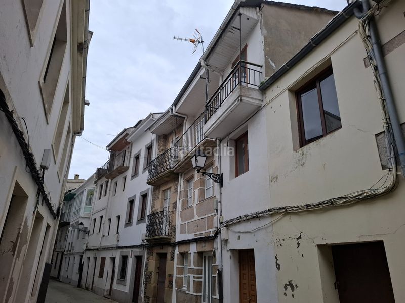 Foto d316445f-2b39-40ea-acdb-87748adcd243. Casa adosada en calle luis trelles 17 casa a restaurar en Viveiro