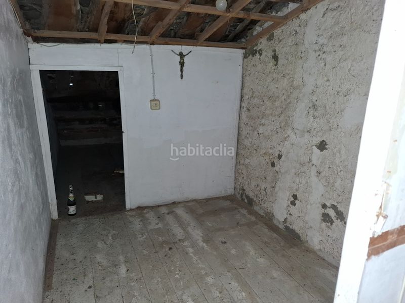 Foto e5f24a65-392b-4408-8ac5-e2df2415facb. Casa adosada en calle luis trelles 17 casa a restaurar en Viveiro