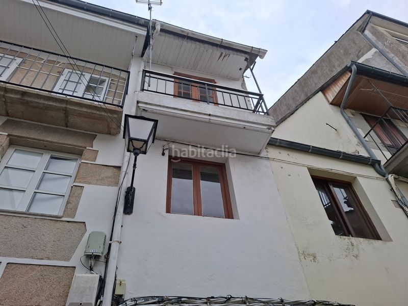 Foto f0fbe03a-d640-4940-adb4-5bb1061661d2. Casa adosada en calle luis trelles 17 casa a restaurar en Viveiro