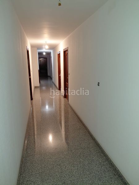 Foto cacbb612-a35c-47df-acf4-2f0389e7b8ee. Oficina a Zas