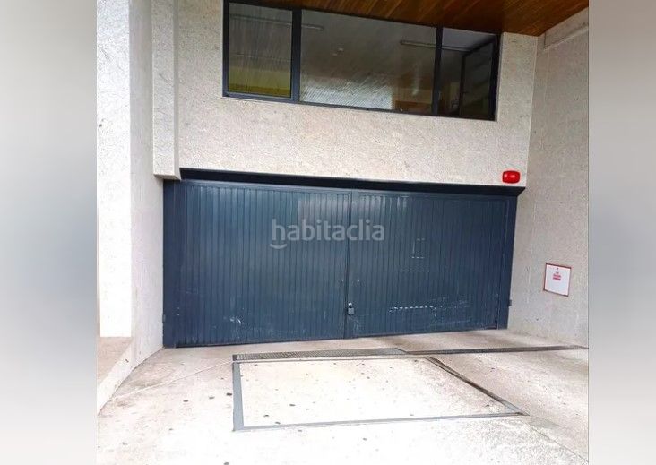 Foto d2c9eeb5-e1a8-4f11-942f-ba82a3e79c10. Posto auto in rúa víctor velasco 15 in Carral
