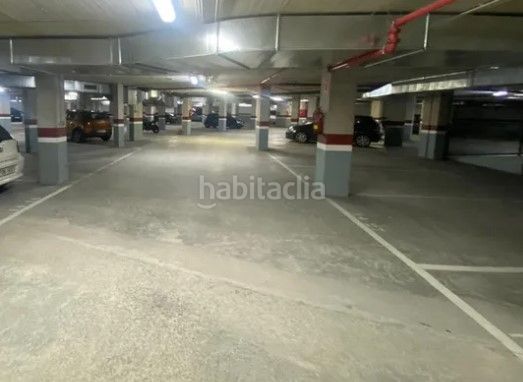 Foto d6ce09f6-f917-4177-8904-fb9e9f0f6d64. Posto auto in rúa víctor velasco 15 in Carral