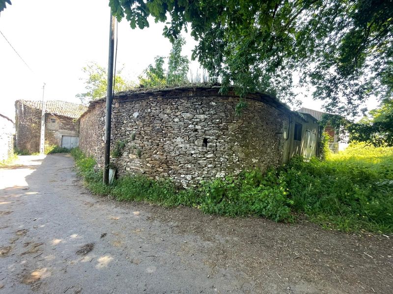 Foto 3d8245d1-a63b-404a-8fa8-e1787a7131c4. Masia a Lalín