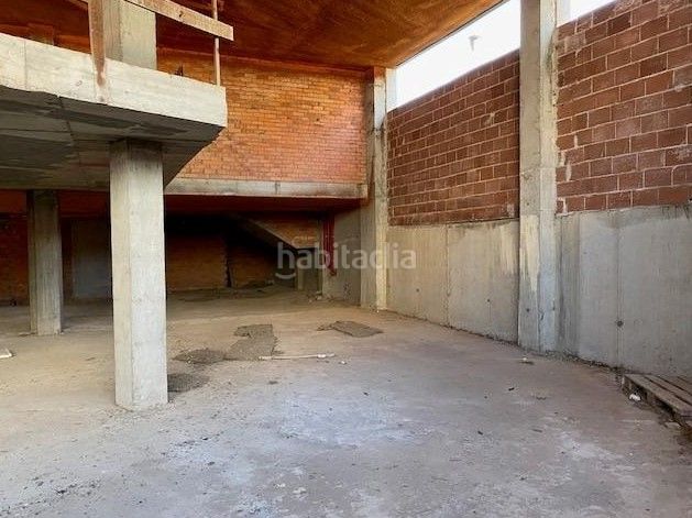 Foto bfa8caf1-6279-4a0e-89e2-f96a23020149. Local comercial a Lalín