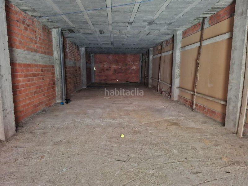 Foto 851b415c-dee1-48a6-977f-2799b28a7719. Local comercial a rúa do ril 3 a Burela