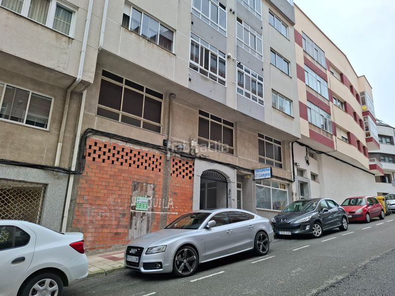 Foto bd70c3ed-ee51-436d-bb70-27775be7a012. Local comercial a rúa do ril 3 a Burela