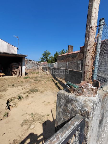 Foto f8fb96f4-3226-44c1-bfbd-c8965aeee600. Terreny residencial a lagarteira 62 a Carballo