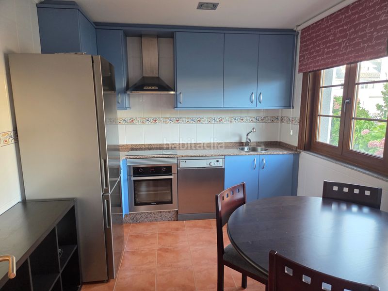 Foto f48b21b3-79dd-4884-a618-01f9ccc16525. Casa adossada a avenida casiano moreno 50 a Barreiros