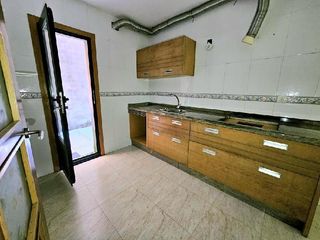 Casa adossada  Rúa pintor laxeiro 16. Casa en a probra do caramiñal