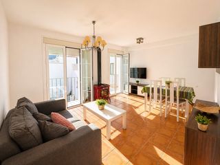 Pis a Istán. Encantador piso en pleno centro de istán con vistas a la concha