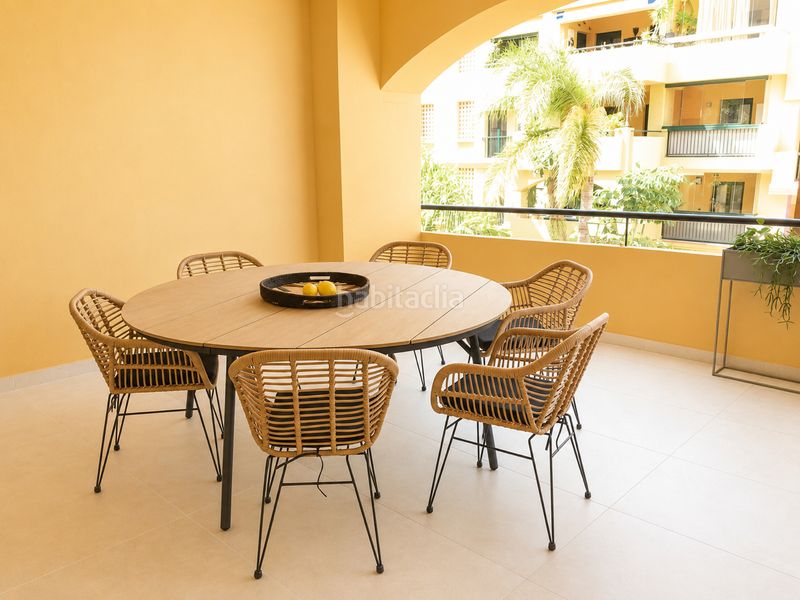 Foto 42bd9ce8-e7ca-4e46-8c45-286e9199a884. Pis amb xemeneia calefacció piscina a Nueva Alcántara Marbella
