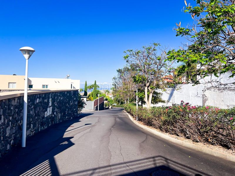 Foto a51df7b6-55df-41c9-86a7-0ba980fe17be. Dúplex a avenida kurt konrad mayer 67 a Playa Fañabé Alto Adeje