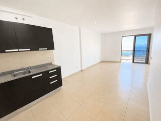 Flat in Calle guicios 9. Luminoso apartamento de 2 dormitorios con vistas al mar y la gom