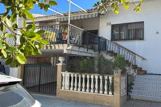Casa adossada a Campoamor