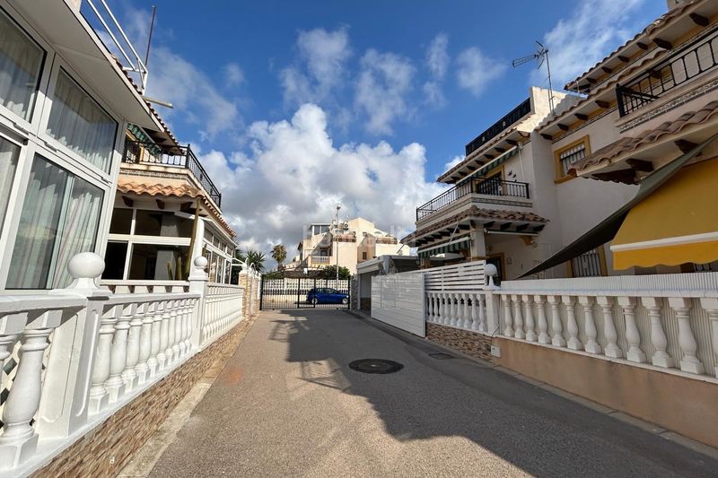 Foto 4acde5a9-af87-462c-ae34-1e7092df66c5. Casa a Playa Flamenca Orihuela